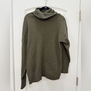 Old Navy Green Turtleneck Neck Sweater